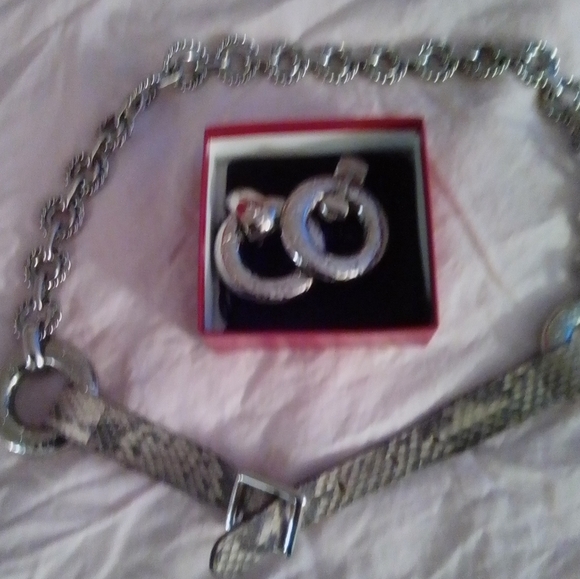 Celine women's belt  size 75 with matching earrings - Picture 6 of 8